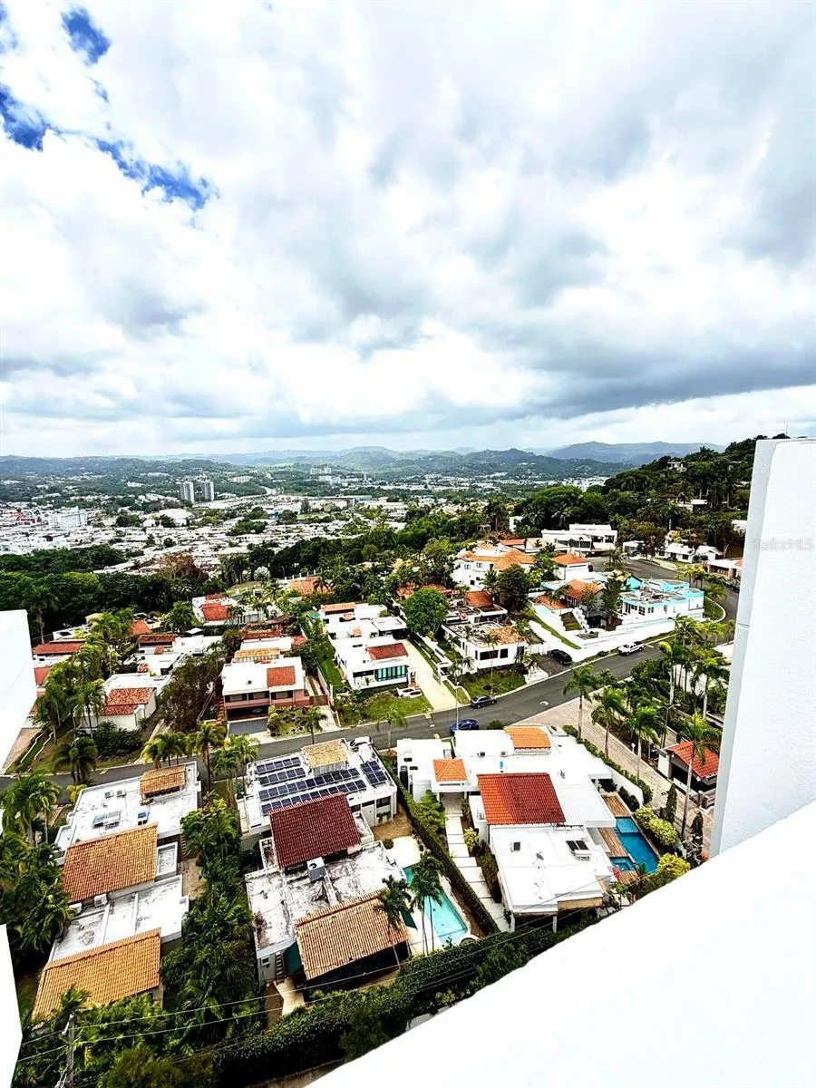 Carretera 833 PLAZA DEL PRADO #1304 Guaynabo, PR 00969