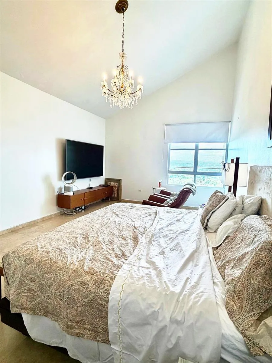 Carretera 833 PLAZA DEL PRADO #1304 Guaynabo, PR 00969