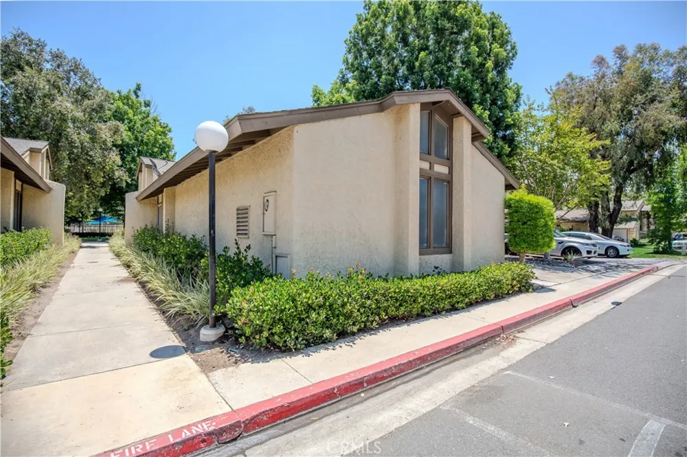 2528 Tustin #D Santa Ana, CA 92705