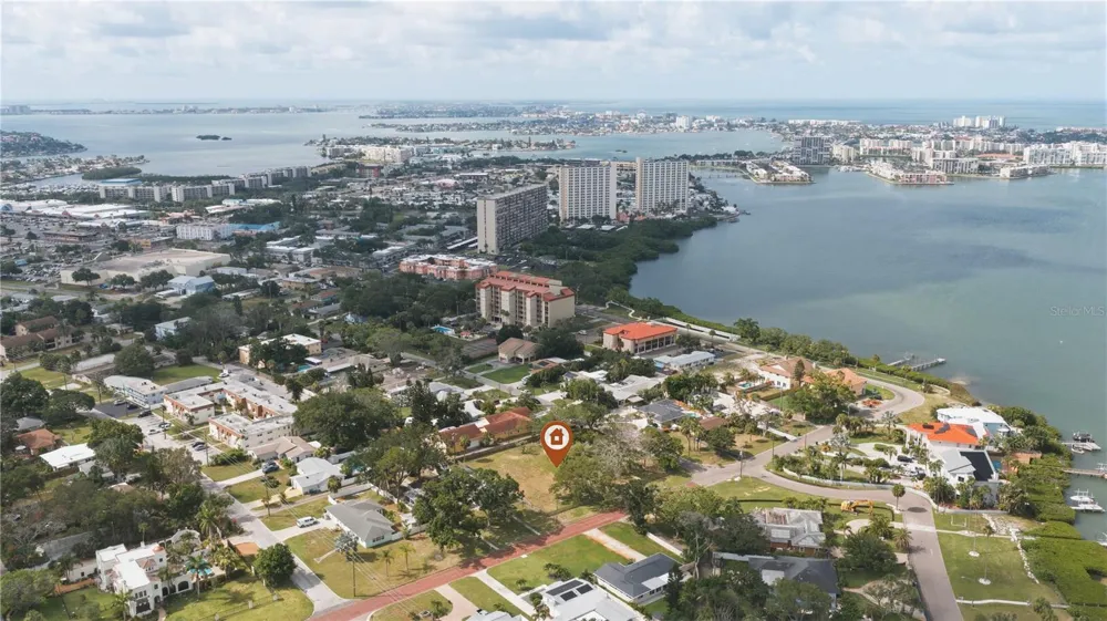 698 VILLAGRANDE AVENUE S St Petersburg, FL 33707