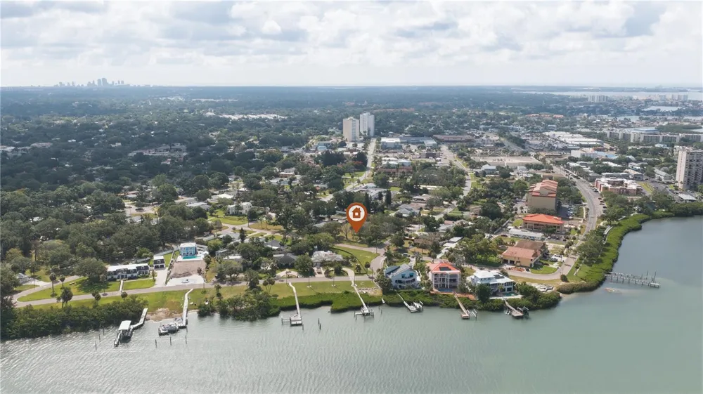 698 VILLAGRANDE AVENUE S St Petersburg, FL 33707