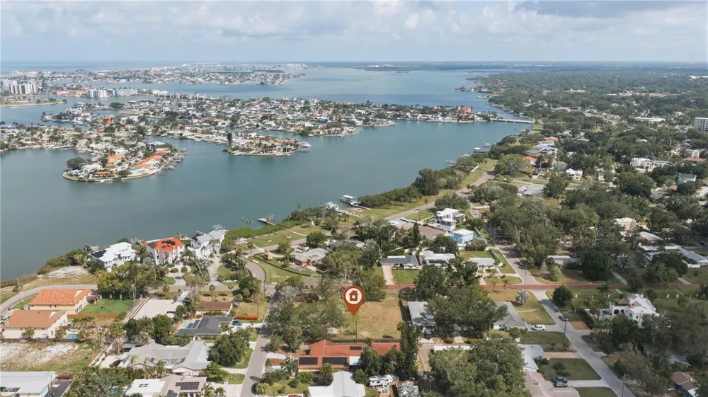 698 VILLAGRANDE AVENUE S St Petersburg, FL 33707