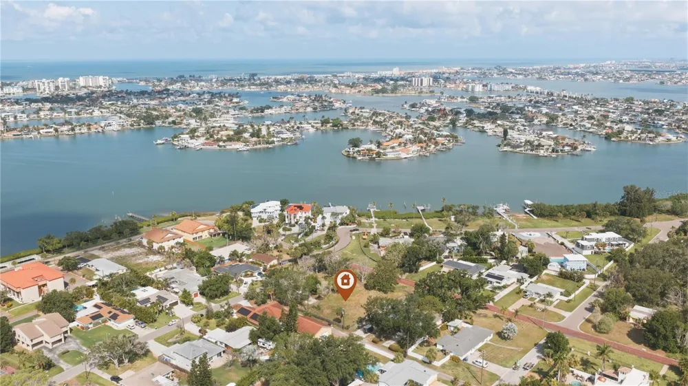 698 VILLAGRANDE AVENUE S St Petersburg, FL 33707
