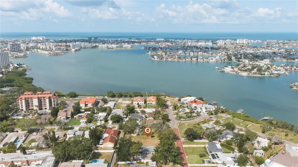 698 VILLAGRANDE AVENUE S St Petersburg, FL 33707