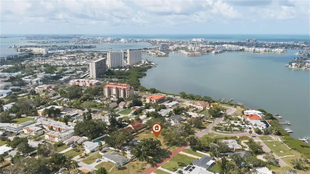 698 VILLAGRANDE AVENUE S St Petersburg, FL 33707