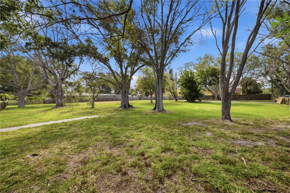 698 VILLAGRANDE AVENUE S St Petersburg, FL 33707