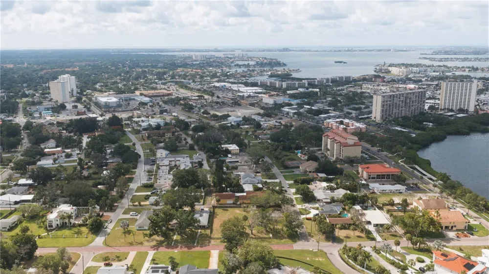 698 VILLAGRANDE AVENUE S St Petersburg, FL 33707
