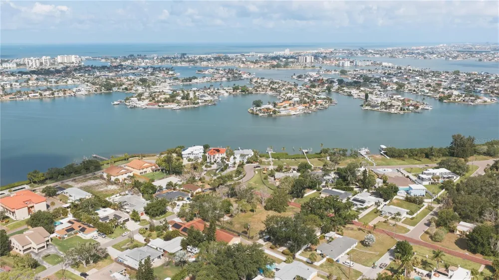 698 VILLAGRANDE AVENUE S St Petersburg, FL 33707