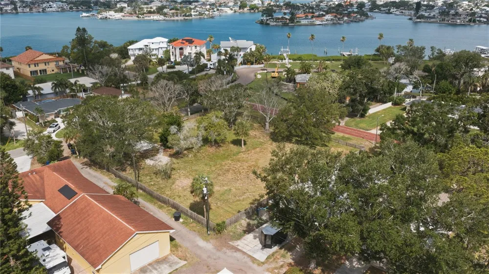 698 VILLAGRANDE AVENUE S St Petersburg, FL 33707