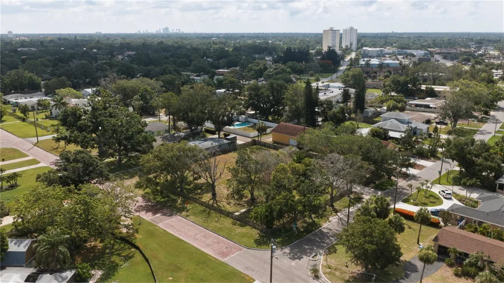 698 VILLAGRANDE AVENUE S St Petersburg, FL 33707