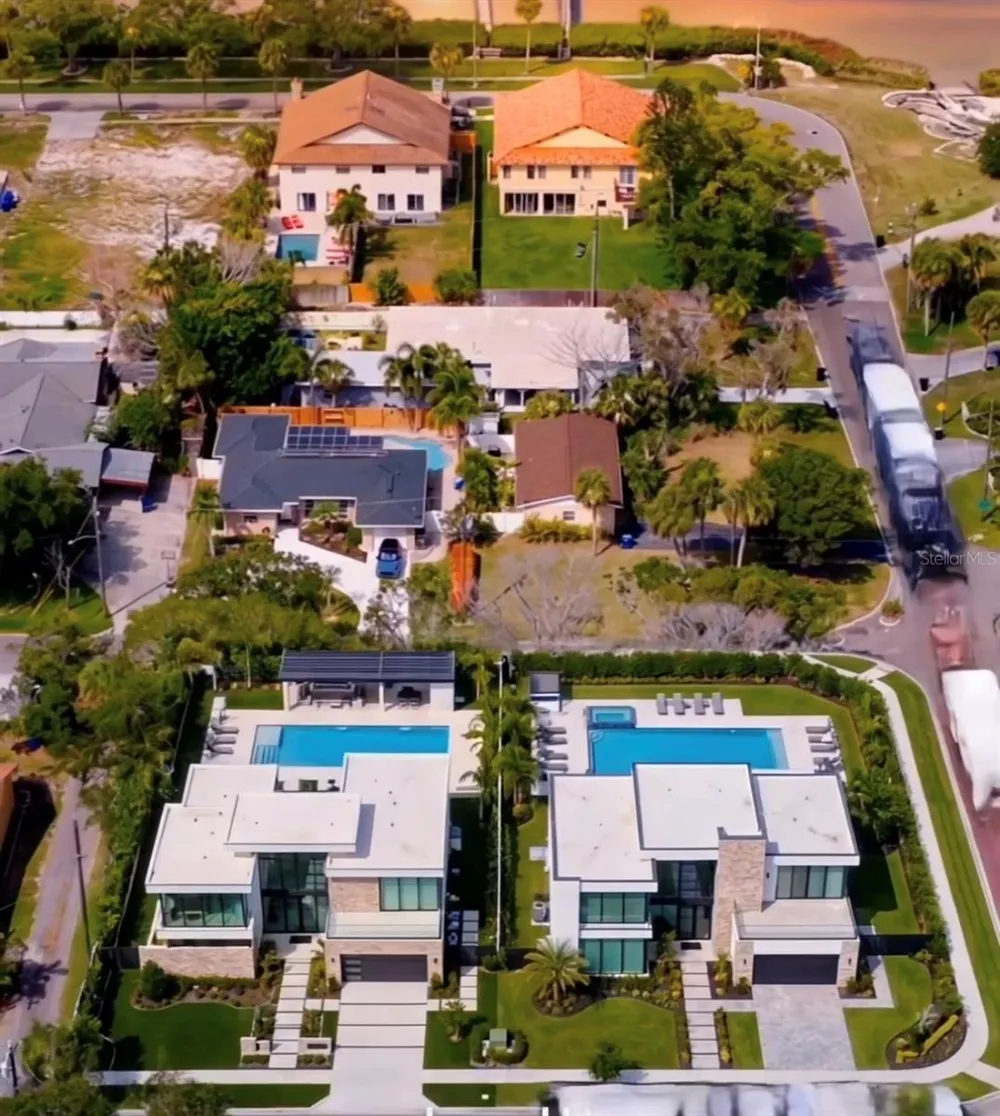 698 VILLAGRANDE AVENUE S St Petersburg, FL 33707