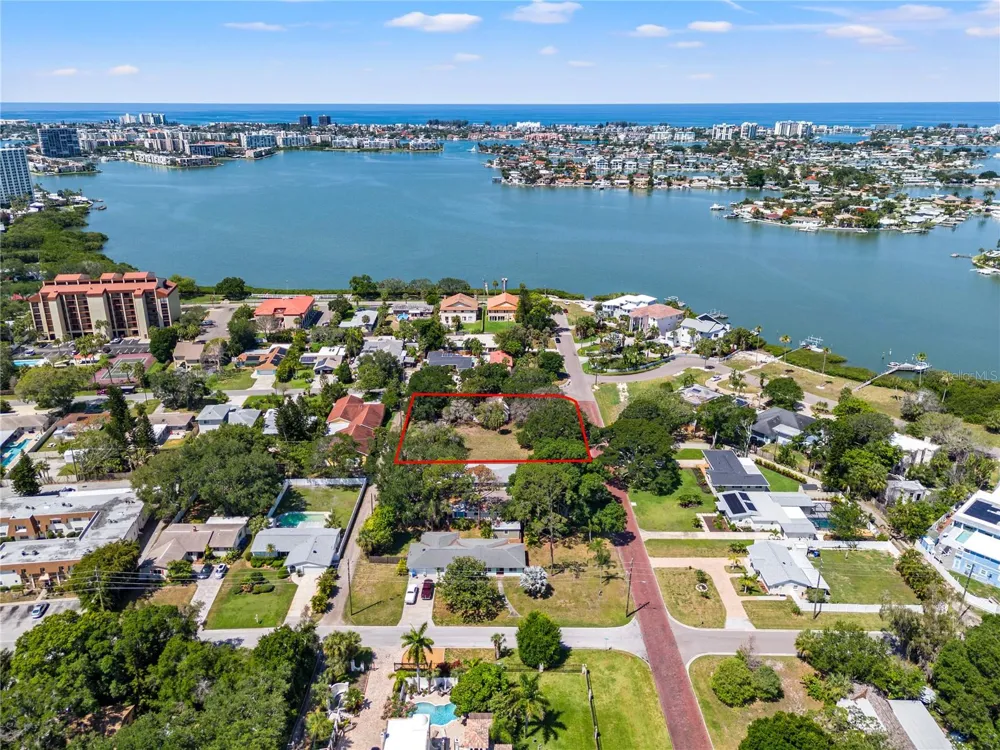698 VILLAGRANDE AVENUE S St Petersburg, FL 33707