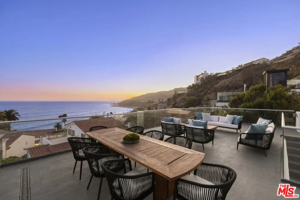 17713 Posetano Road Pacific Palisades, CA 90272