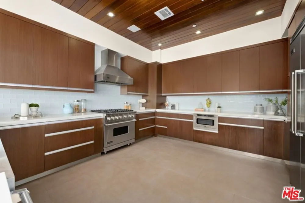 17713 Posetano Road Pacific Palisades, CA 90272