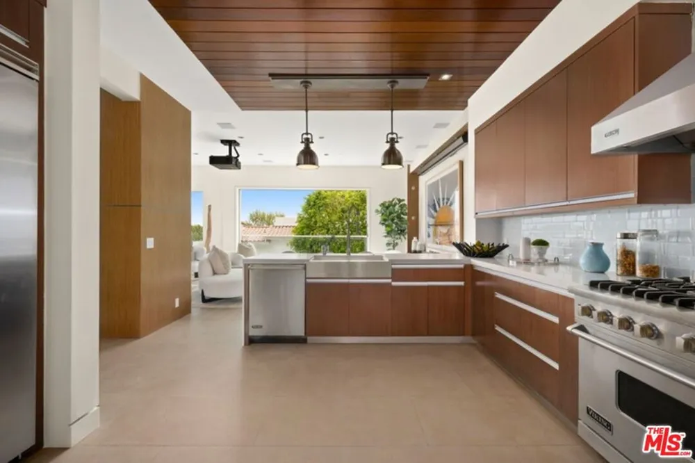 17713 Posetano Road Pacific Palisades, CA 90272