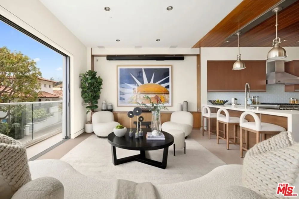 17713 Posetano Road Pacific Palisades, CA 90272