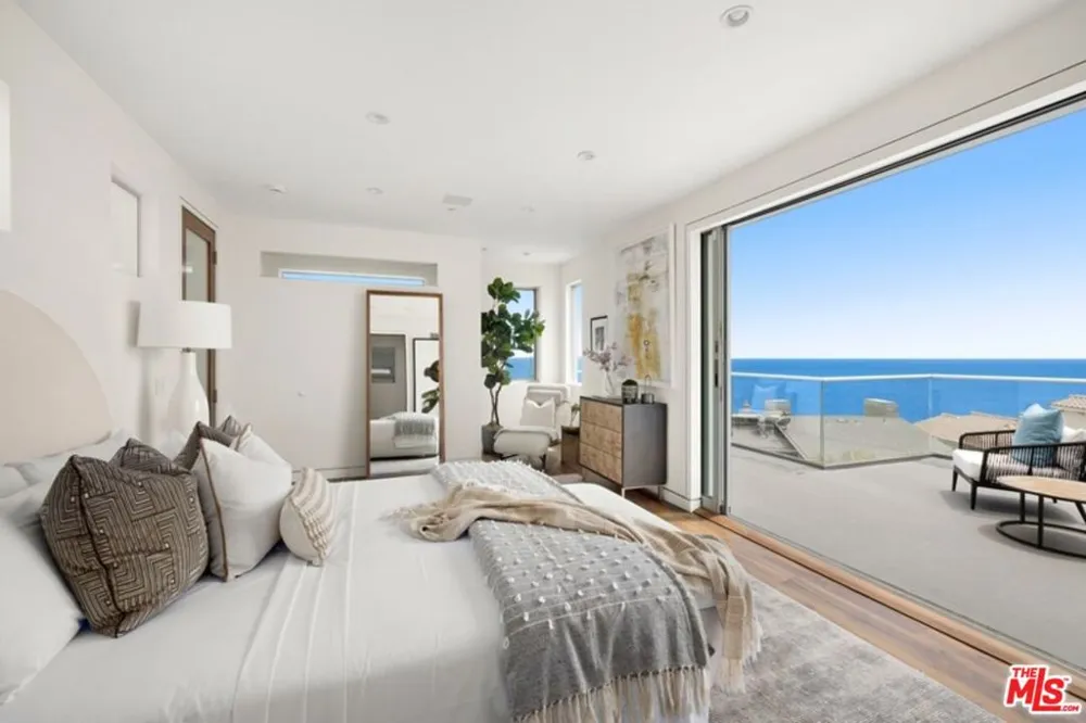 17713 Posetano Road Pacific Palisades, CA 90272