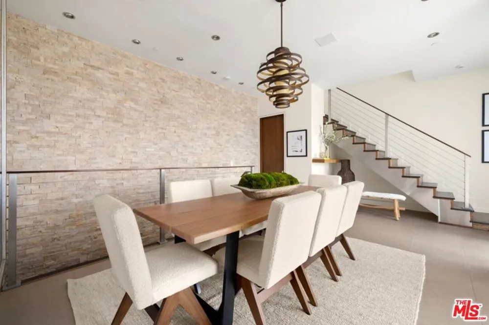 17713 Posetano Road Pacific Palisades, CA 90272