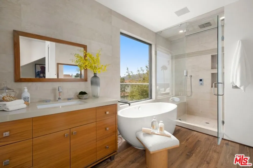 17713 Posetano Road Pacific Palisades, CA 90272