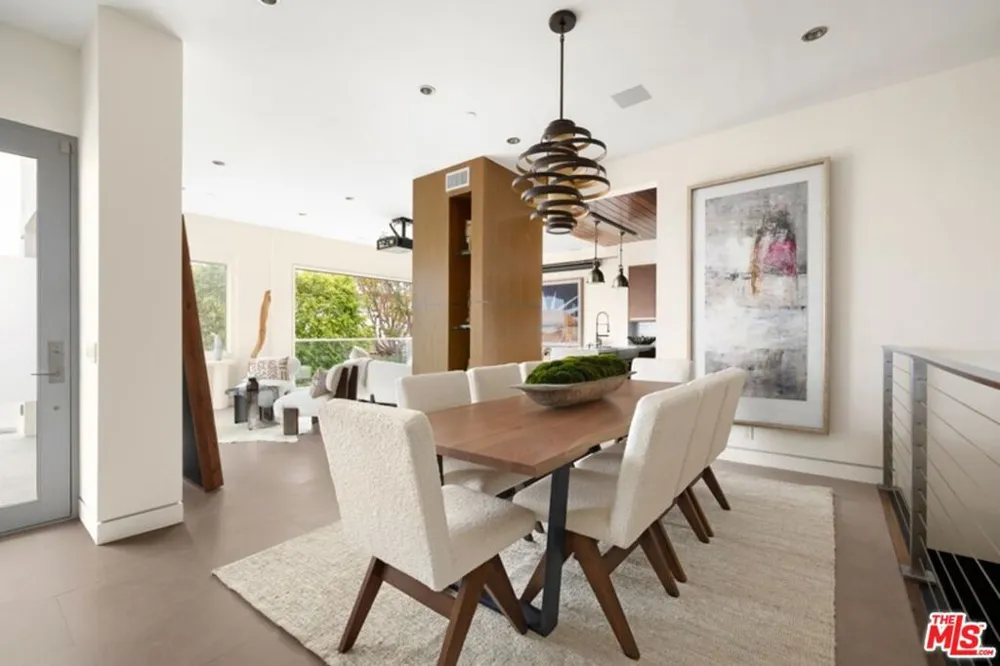 17713 Posetano Road Pacific Palisades, CA 90272