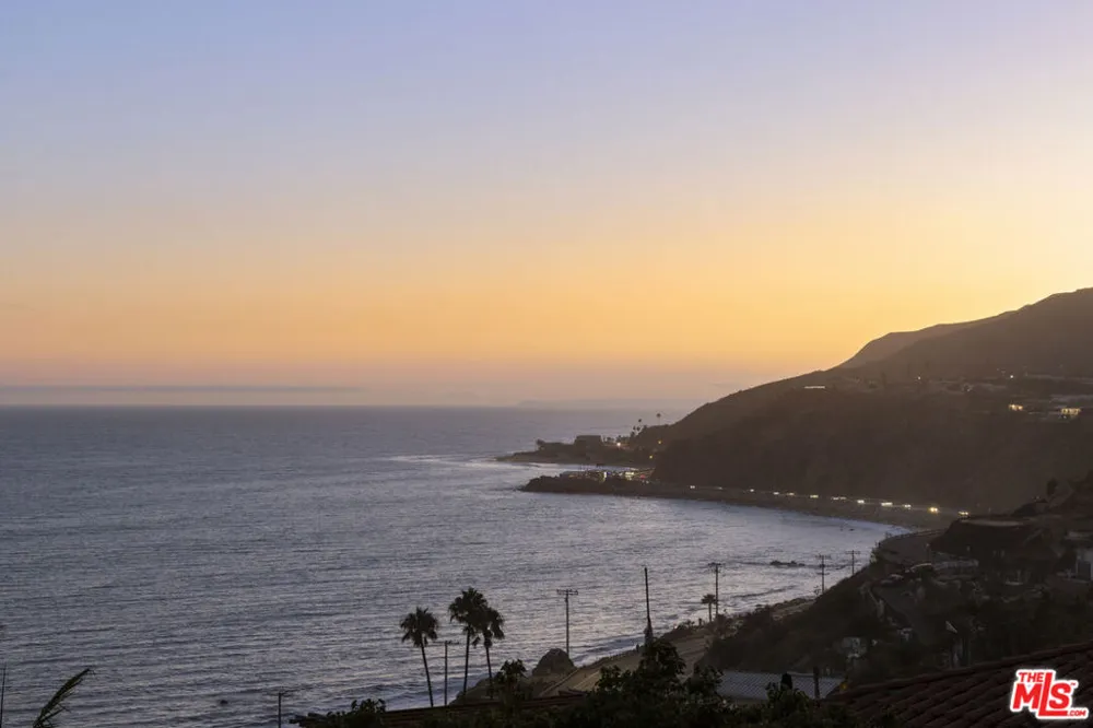 17713 Posetano Road Pacific Palisades, CA 90272