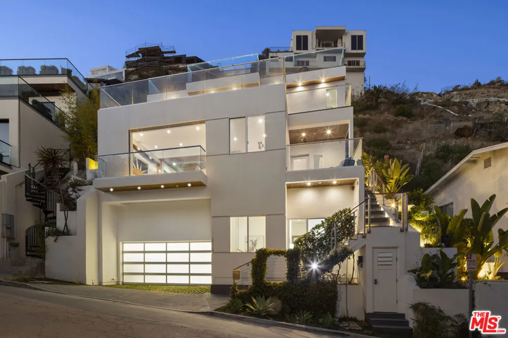 17713 Posetano Road Pacific Palisades, CA 90272