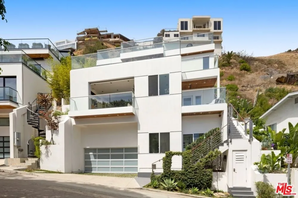 17713 Posetano Road Pacific Palisades, CA 90272