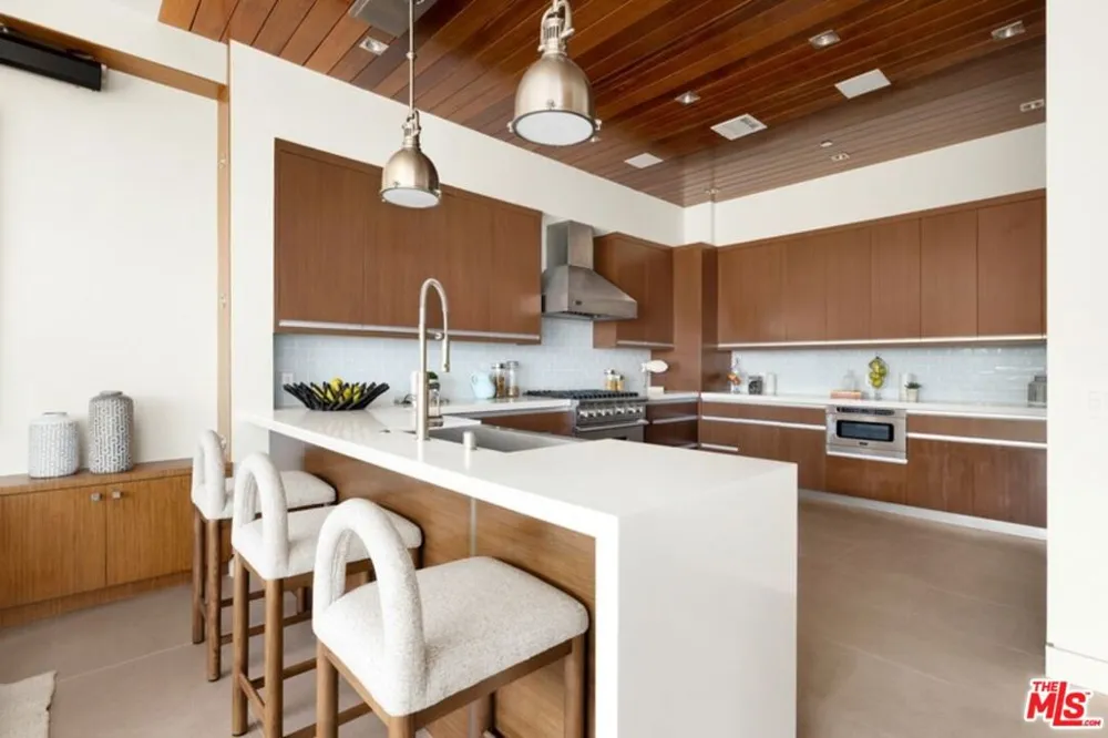 17713 Posetano Road Pacific Palisades, CA 90272