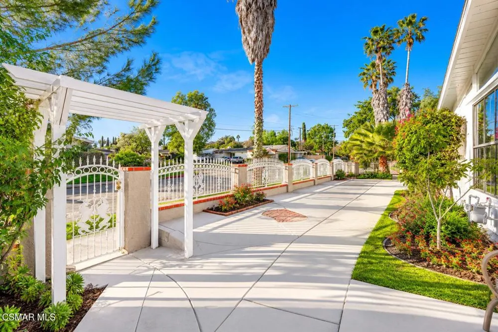 17444 Septo Street Northridge, CA 91325
