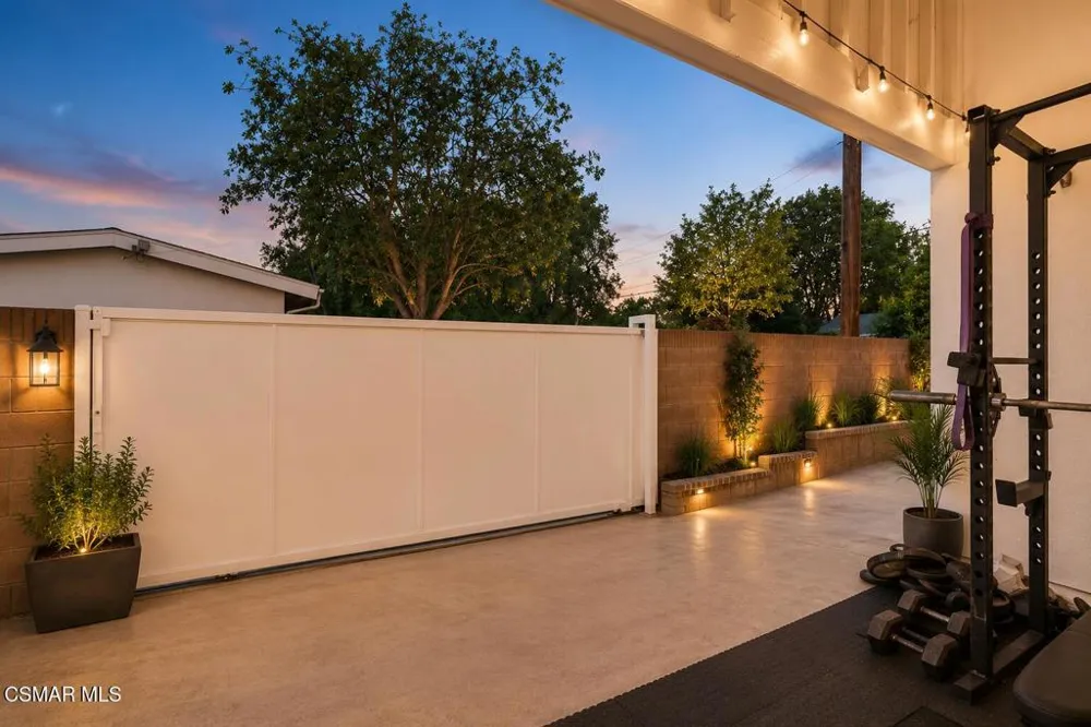 17444 Septo Street Northridge, CA 91325