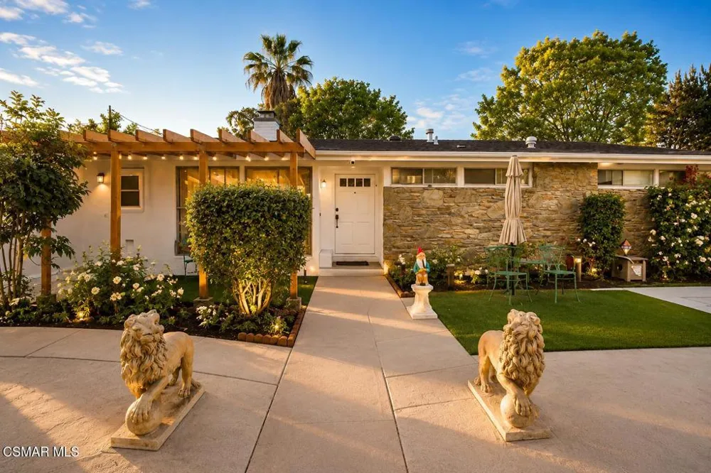 17444 Septo Street Northridge, CA 91325