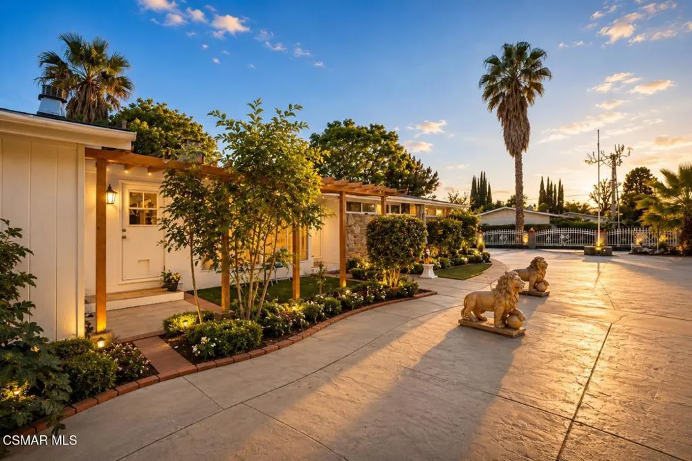 17444 Septo Street Northridge, CA 91325