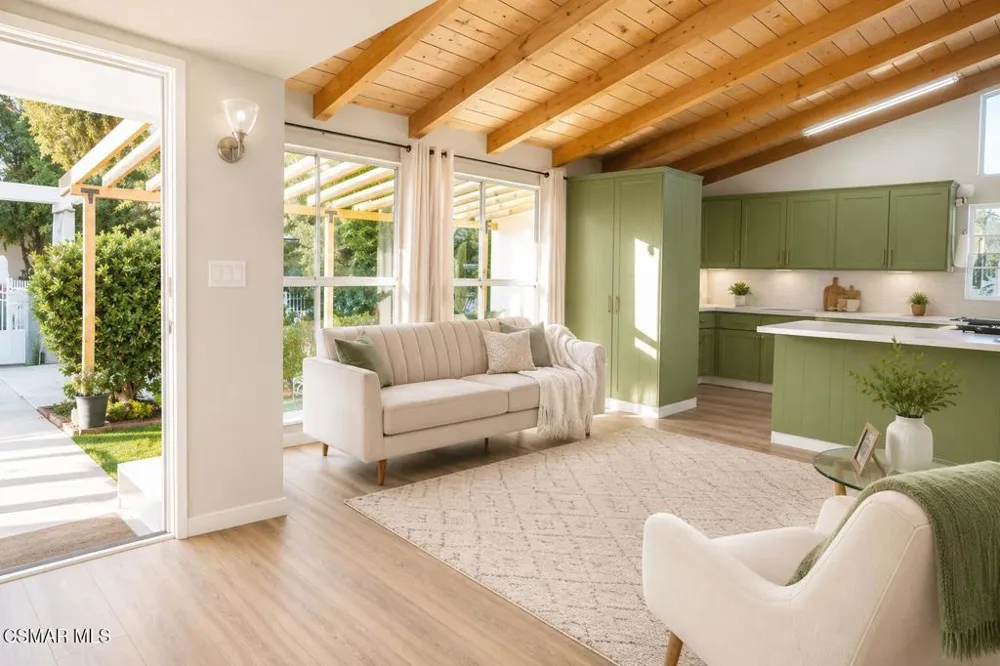 17444 Septo Street Northridge, CA 91325
