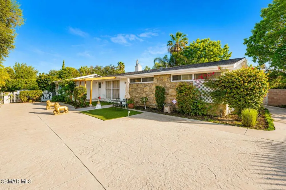 17444 Septo Street Northridge, CA 91325