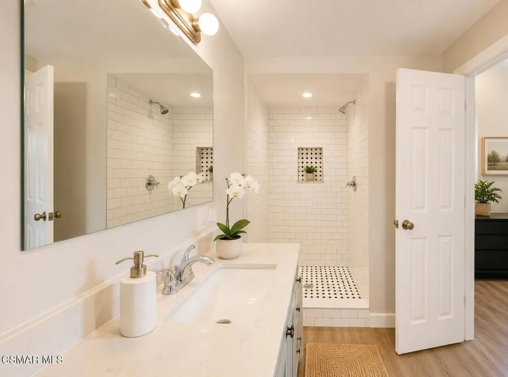 17444 Septo Street Northridge, CA 91325