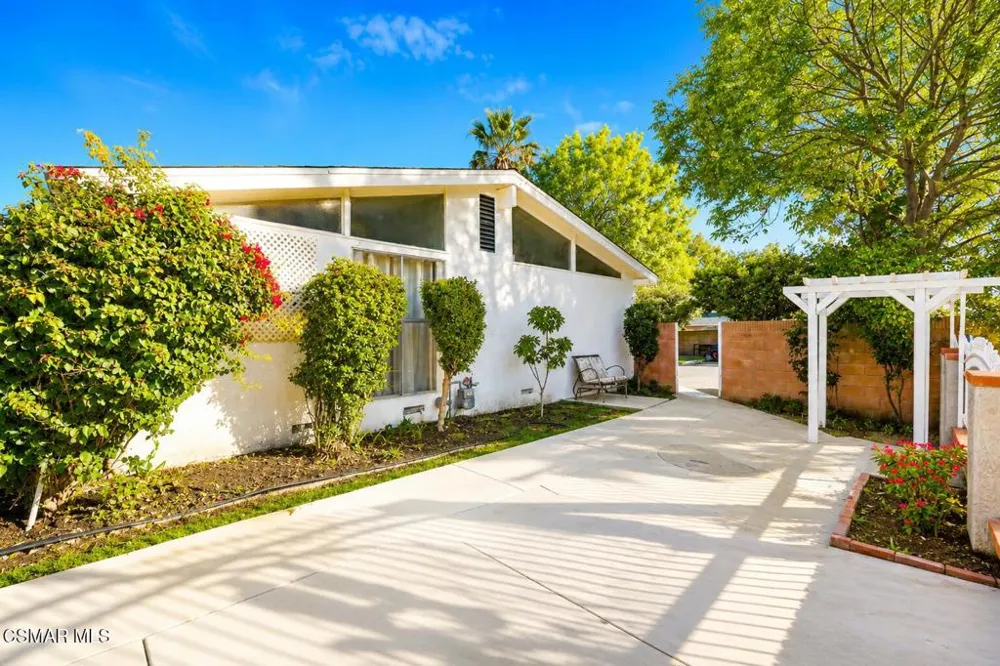 17444 Septo Street Northridge, CA 91325