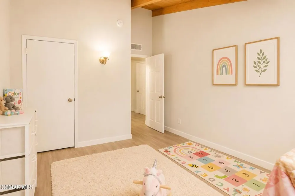 17444 Septo Street Northridge, CA 91325