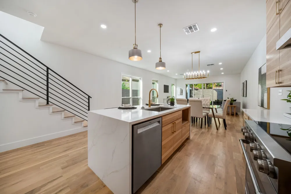 734 Cedar Hill Avenue Dallas, TX 75208