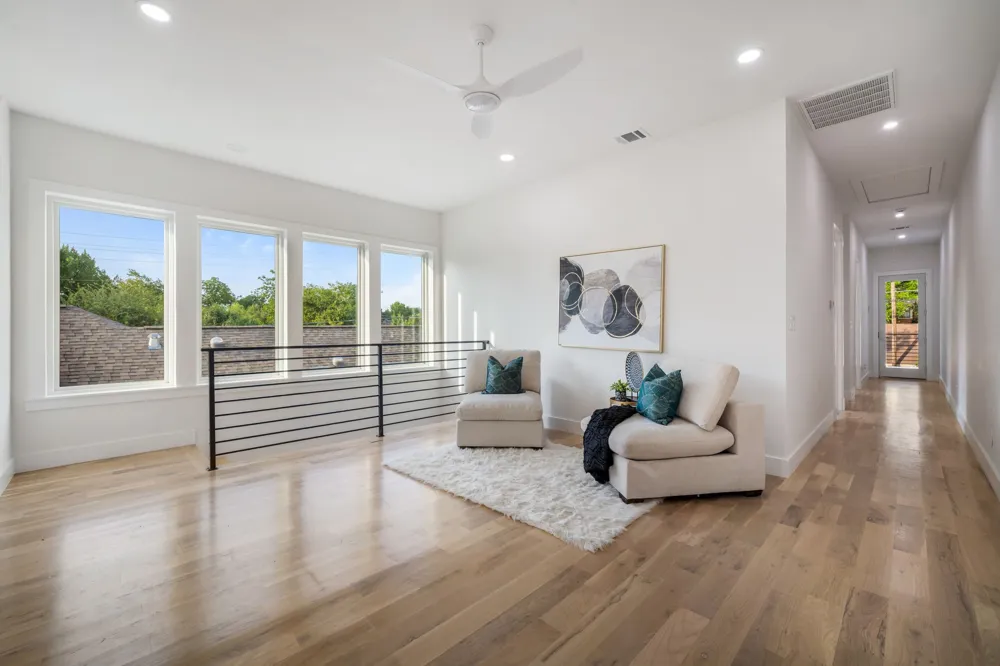 734 Cedar Hill Avenue Dallas, TX 75208
