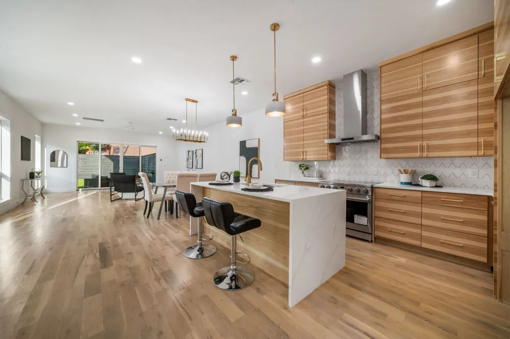 734 Cedar Hill Avenue Dallas, TX 75208