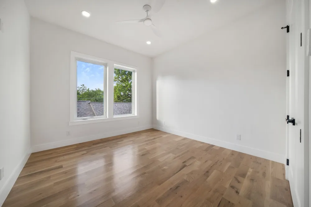 734 Cedar Hill Avenue Dallas, TX 75208