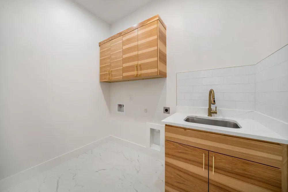 734 Cedar Hill Avenue Dallas, TX 75208