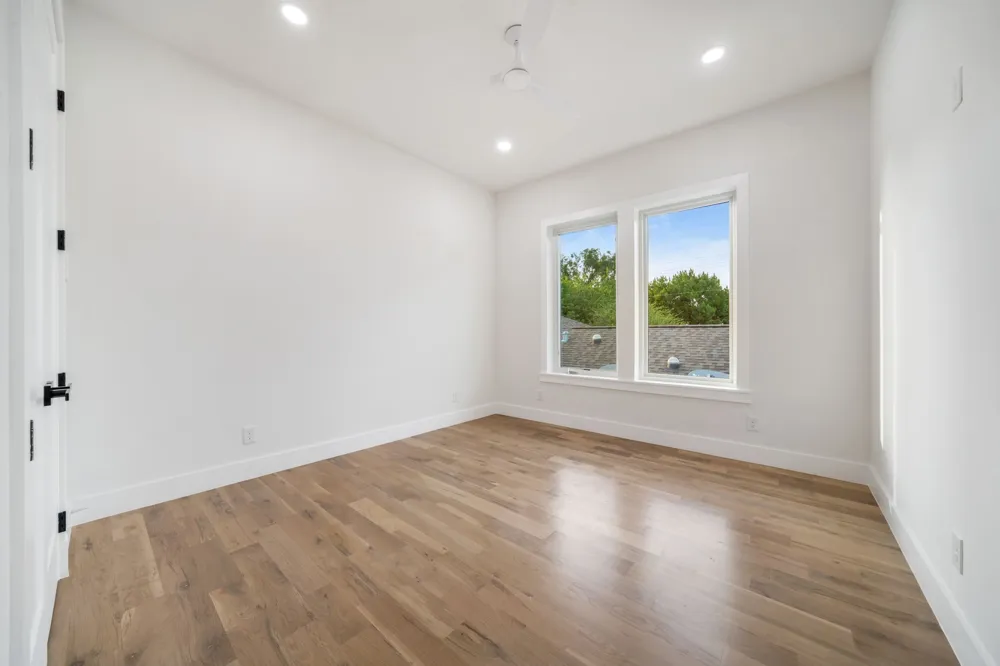 734 Cedar Hill Avenue Dallas, TX 75208
