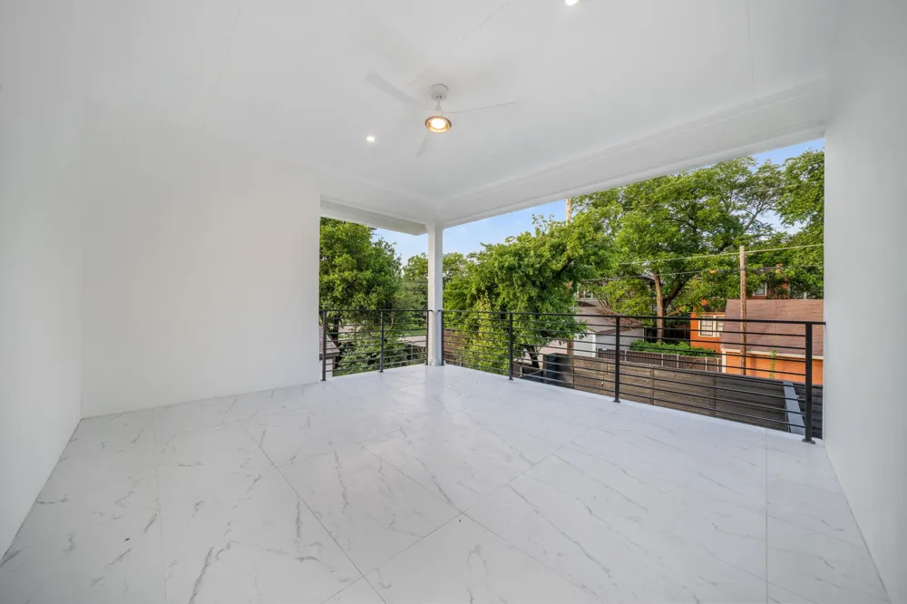 734 Cedar Hill Avenue Dallas, TX 75208