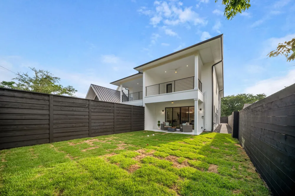 734 Cedar Hill Avenue Dallas, TX 75208
