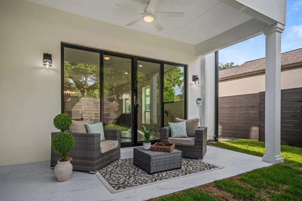 734 Cedar Hill Avenue Dallas, TX 75208