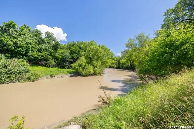 237 County Road 393 Runge, TX 78151
