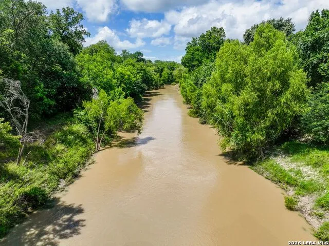 237 County Road 393 Runge, TX 78151