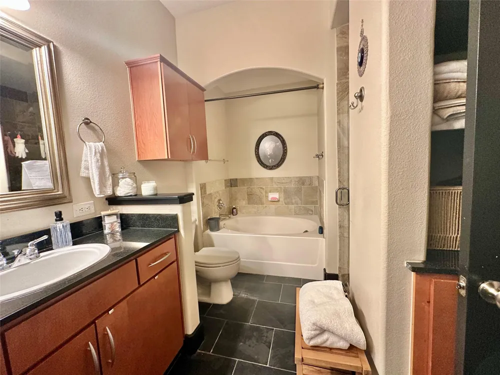 1901 Post Oak Boulevard #3606 Houston, TX 77056