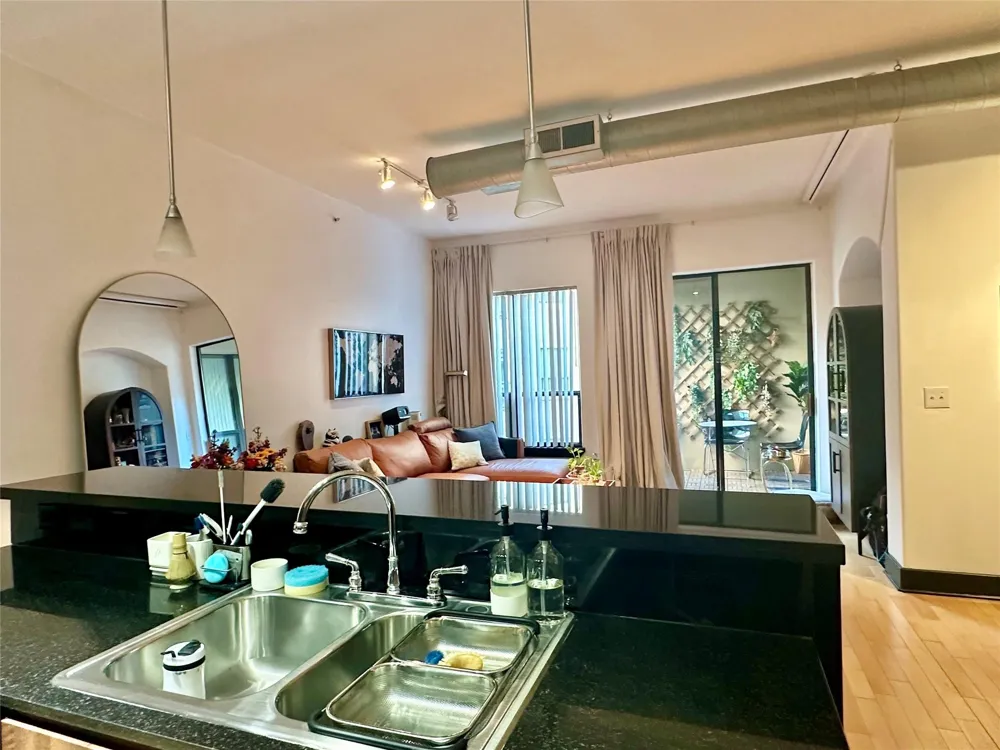 1901 Post Oak Boulevard #3606 Houston, TX 77056